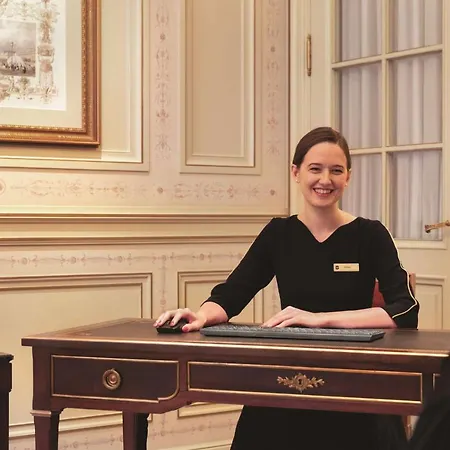 Shangri-la Hotel 5*