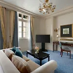 Shangri-la 5* Paryż