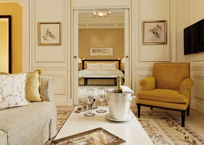 Shangri-la 5* Paříž