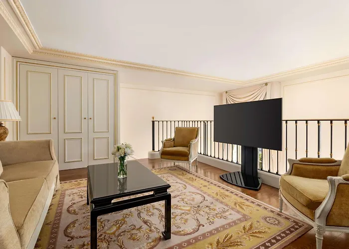 Shangri-la Hotel 5*