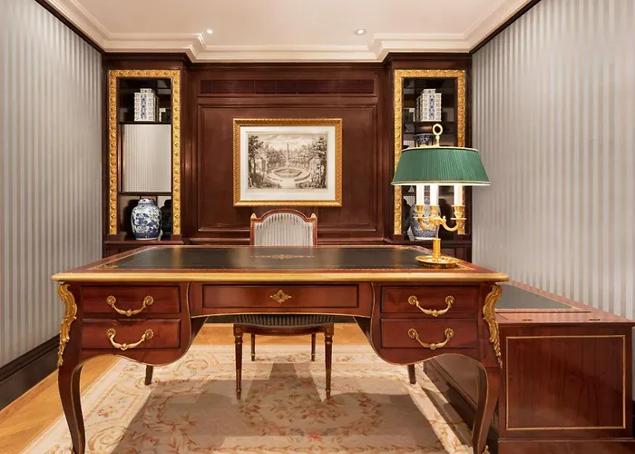 Shangri-la 5* Paryż