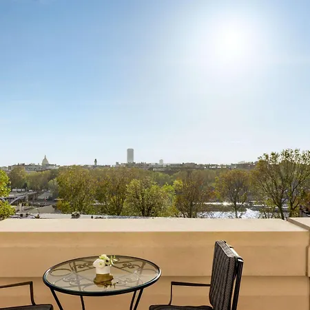 Shangri-la Hotel Paryż